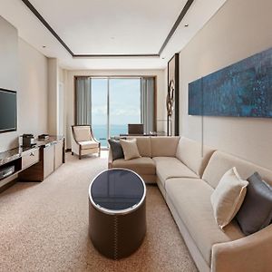 Suite king executive